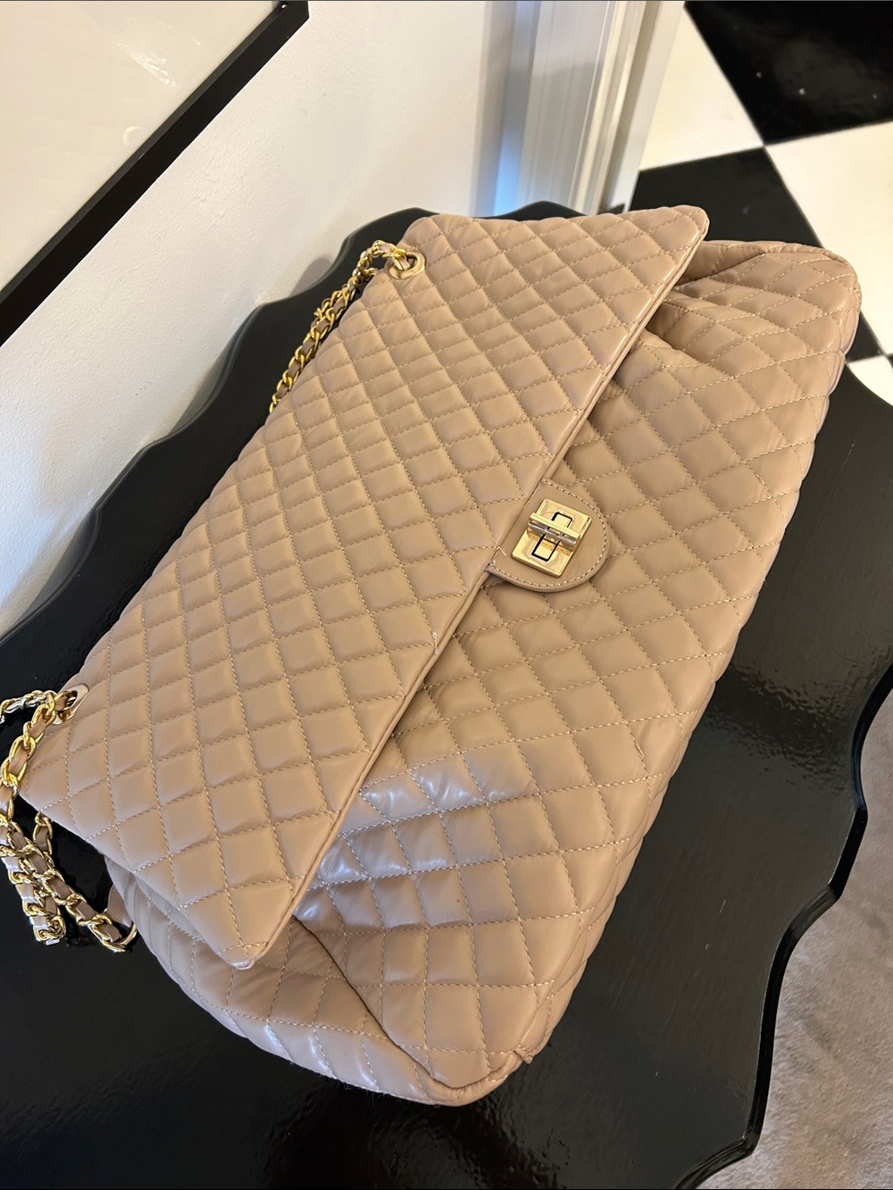 Quilted Nude Shoulder Weekender Bag with Gold Chain Large New - Picture 3 of 16